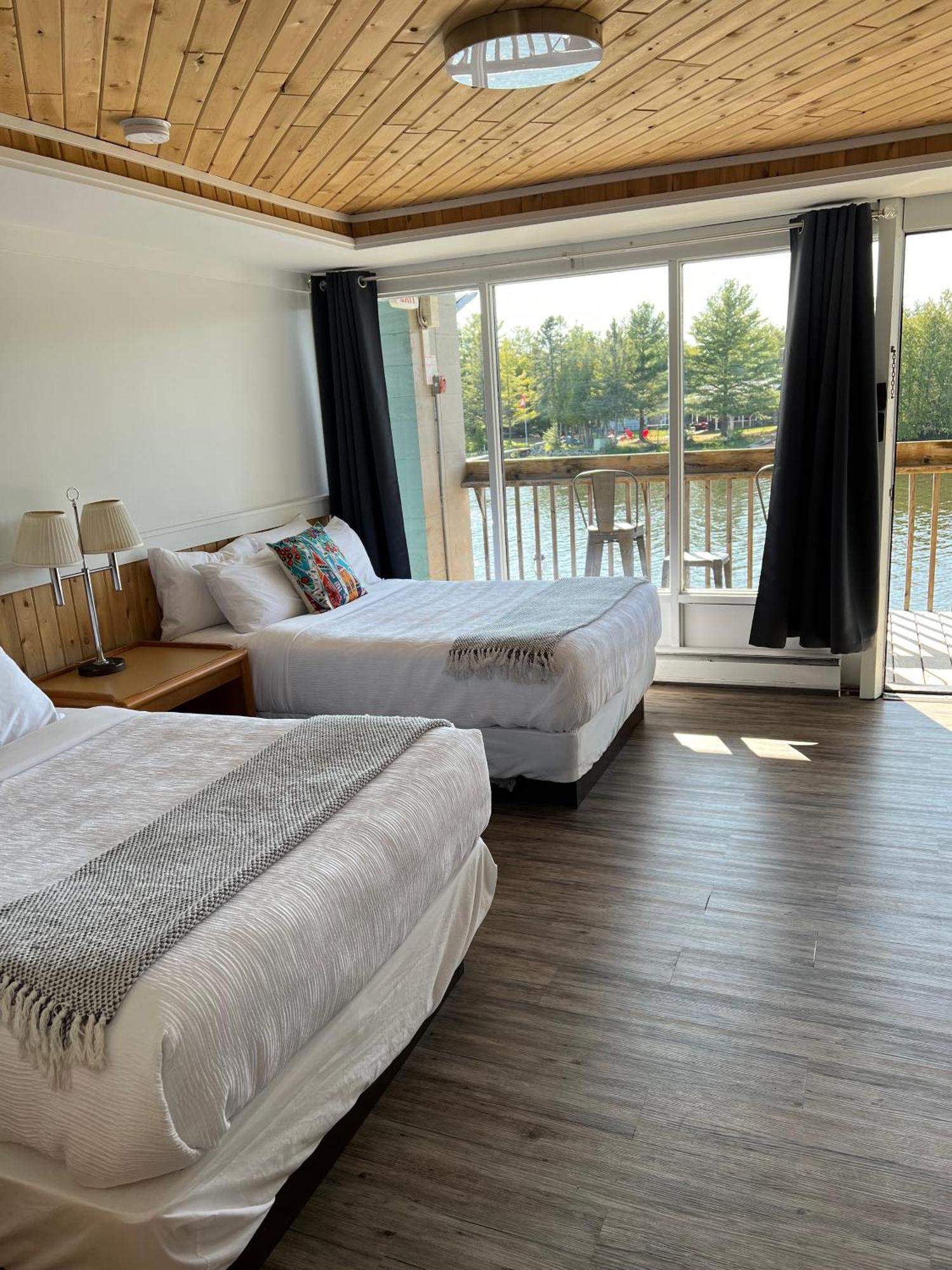Kit Wat Motel & Marina Sauble Beach Exterior photo