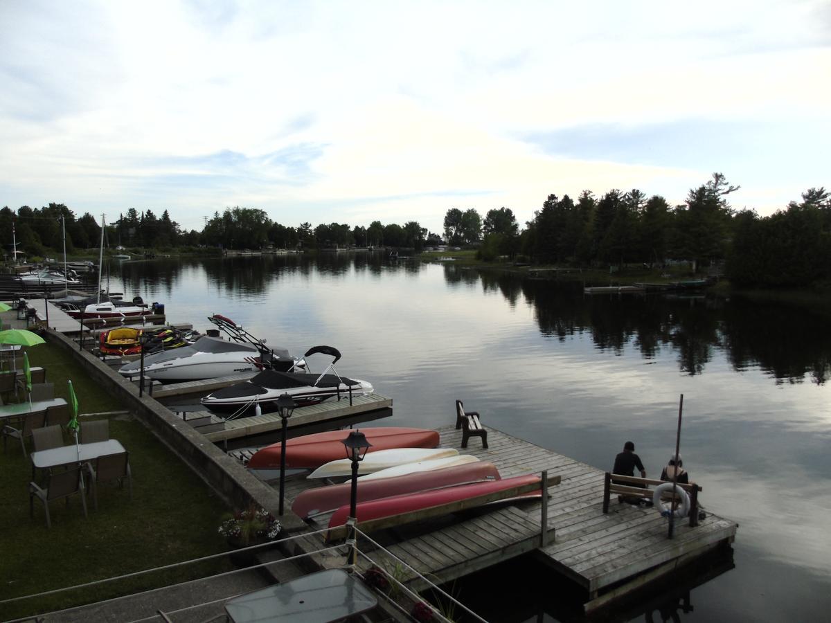 Kit Wat Motel & Marina Sauble Beach Exterior photo