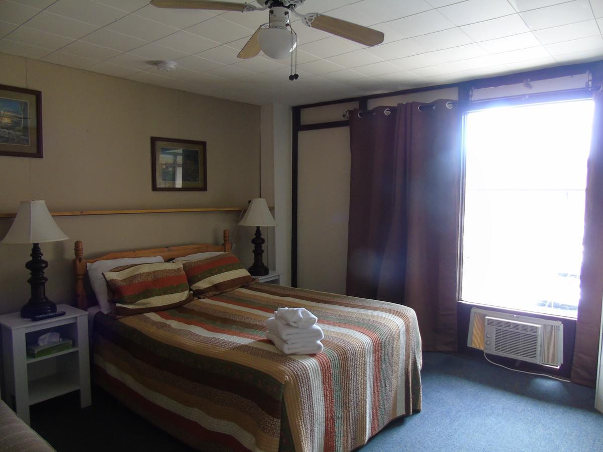 Kit Wat Motel & Marina Sauble Beach Exterior photo